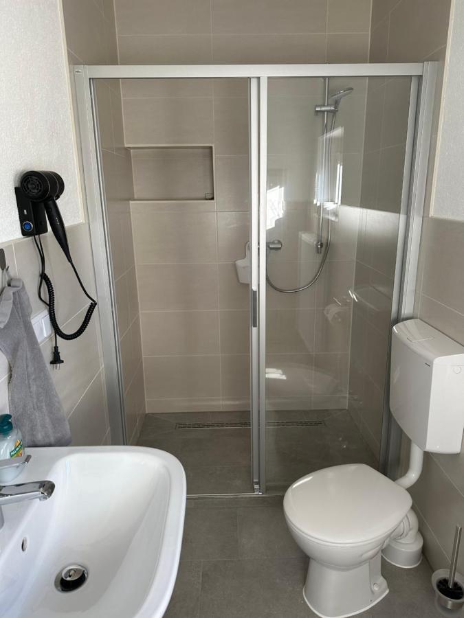 Pension Am Stadtrand Zerbst Esterno foto